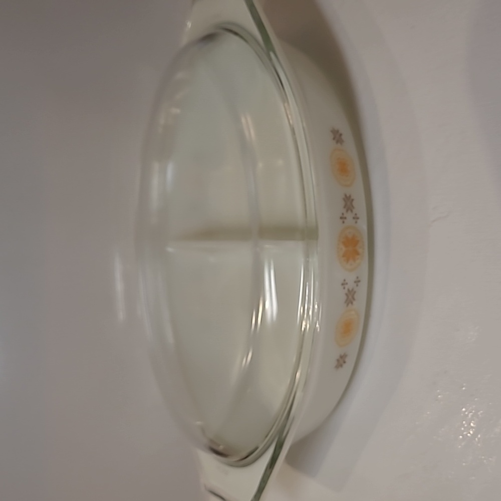 Vintage Pyrex town & country pattern divided Casserole dish with pyrex lid 1.5